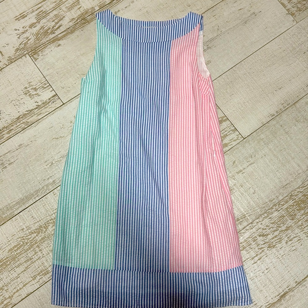 Vineyard vine Searsucker size 6